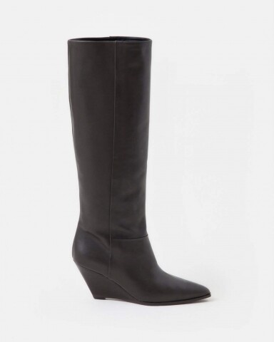 closed  wedge boot