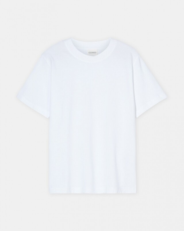 closed  t-shirt wit